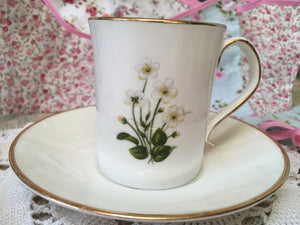 Elizabethan, fine bone china, vintage coffee cup and saucer, White flowers, c.1980s